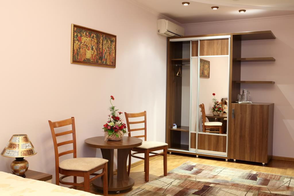 Hotel Bachus Chişinău Værelse billede